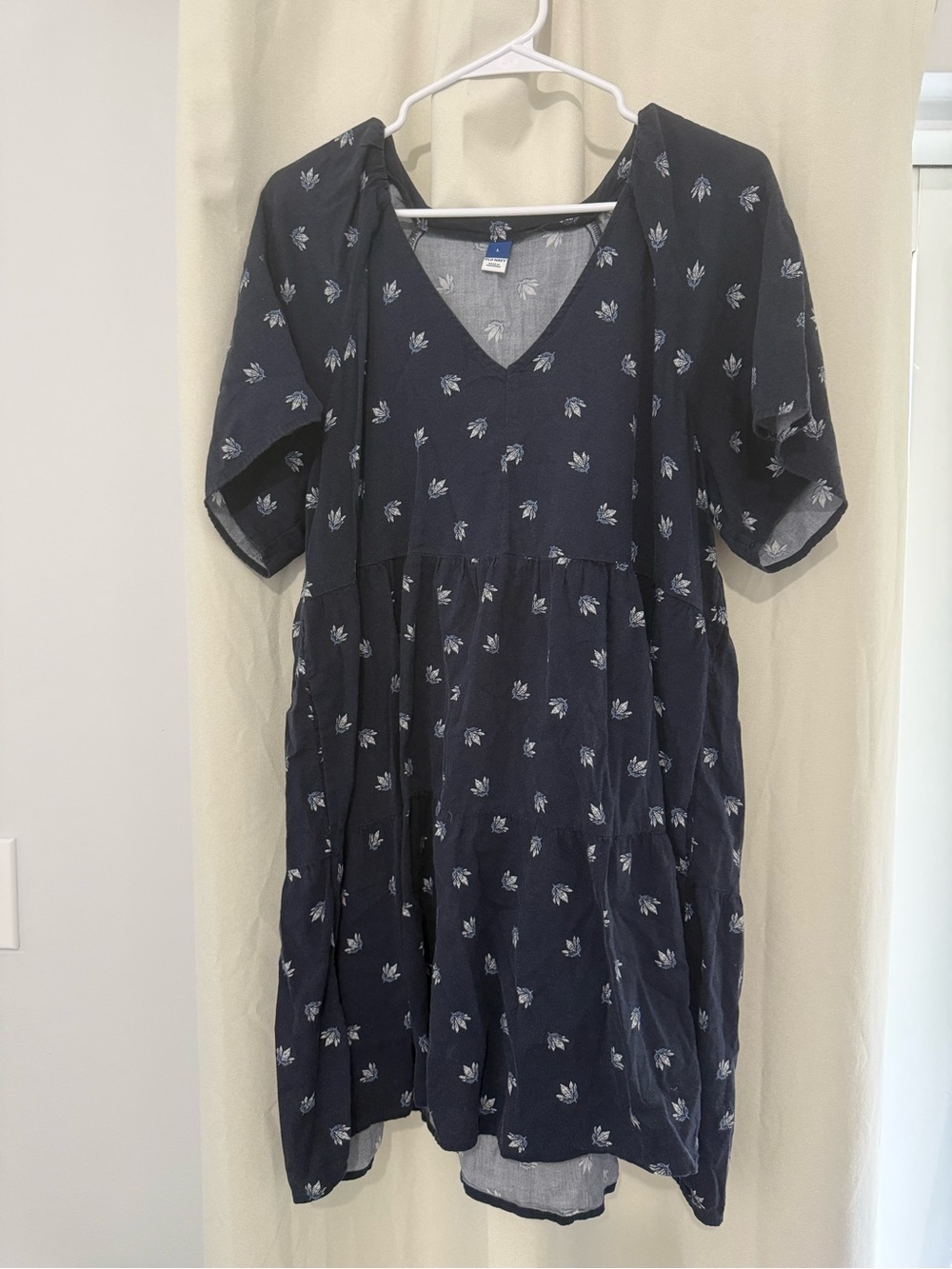 Old Navy Navy Floral V-Neck Midi Dress
